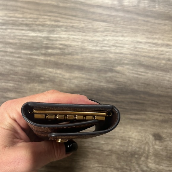 Louis Vuitton 6 key holder - Picture 2 of 10